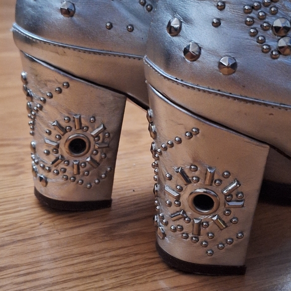 Fantasy Collection Vintage Silver Studded Boots 8.5 EUC - Picture 3 of 12